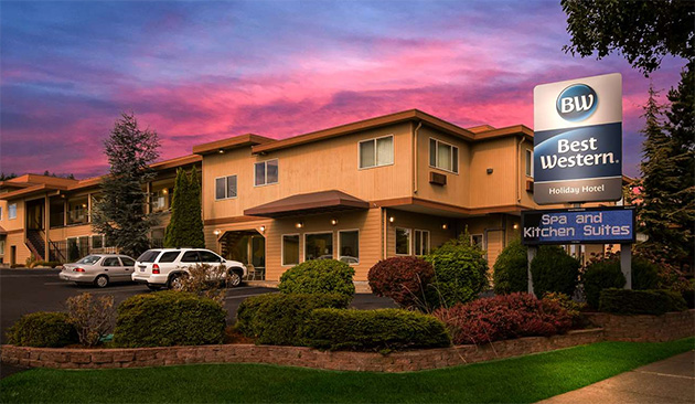 best western holiday hotel in coos bay front of building